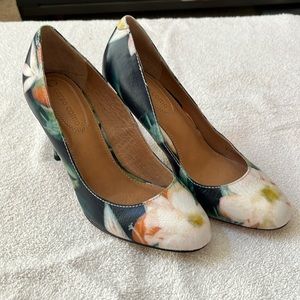 Corsi Como floral pumps Heels 5.5